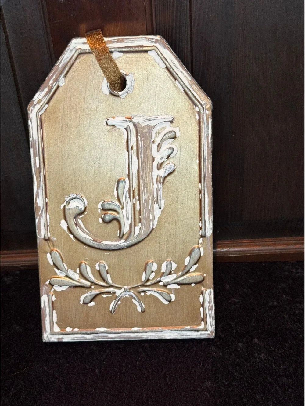 Decorative Wooden Garden Sign with Letter 'J' and Ribbon Hanger